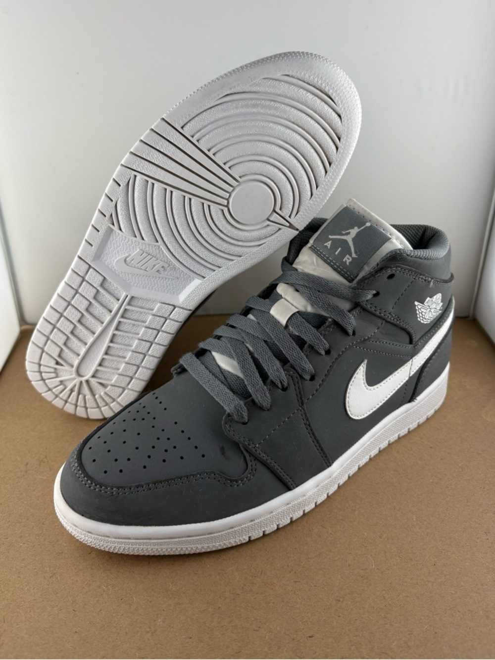 Nike Air Jordan 1 Mid Men's Size 8 Cool Grey White Sneakers (554724-036)
